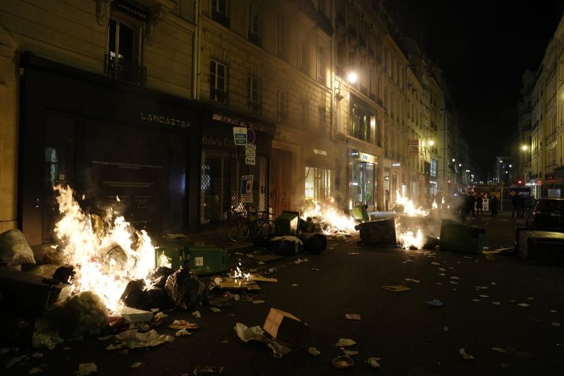 Brûler des poubelles d’accord, mais alors des poubelles made in France !