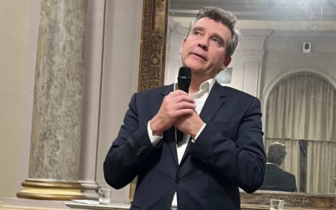 Quand Tonton Montebourg s’adresse au Conseil d’État, il ne correctionne plus. Il disperse, il ventile.